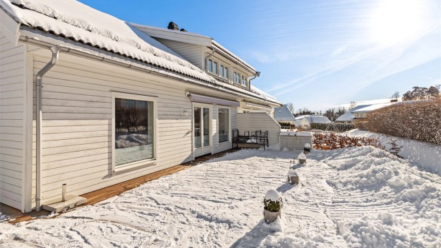Uteplass med utgang fra stuen.