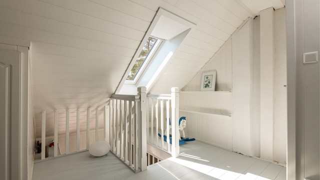 Takvinduet gir overlys til både trappen og peisstuen under.