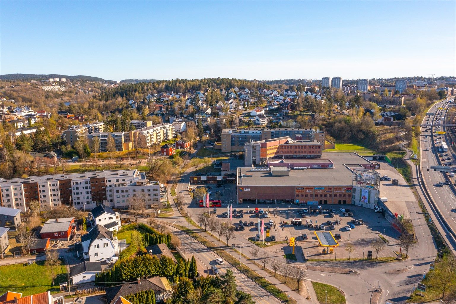 Drone over nærområdet og Bryn senter.