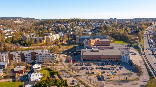 Drone over nærområdet og Bryn senter.