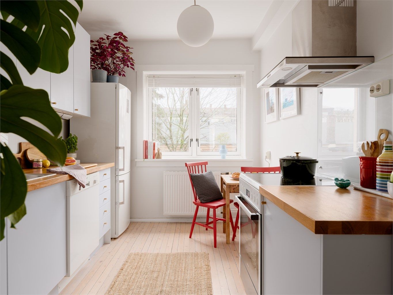 En lys og sjarmerende 2-roms leilighet med klassiske detaljer, på populære Torshov.