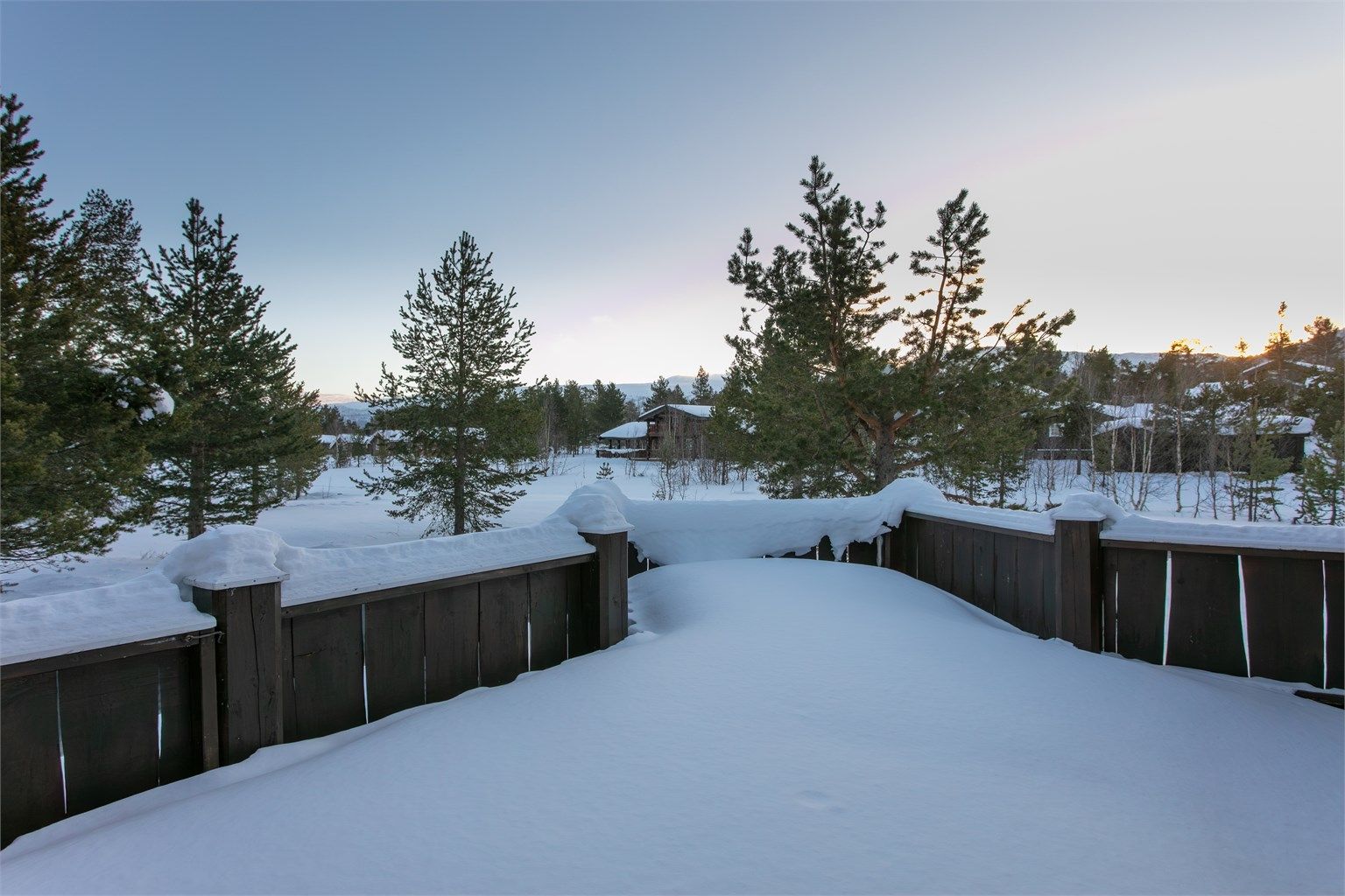 Flott utsikt fra hytten mot terreng