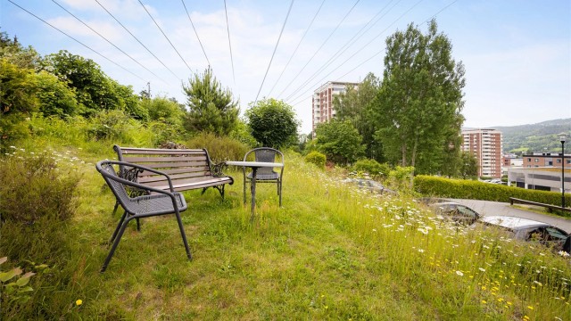 Sittegruppe på borettslagets fellesareal.
