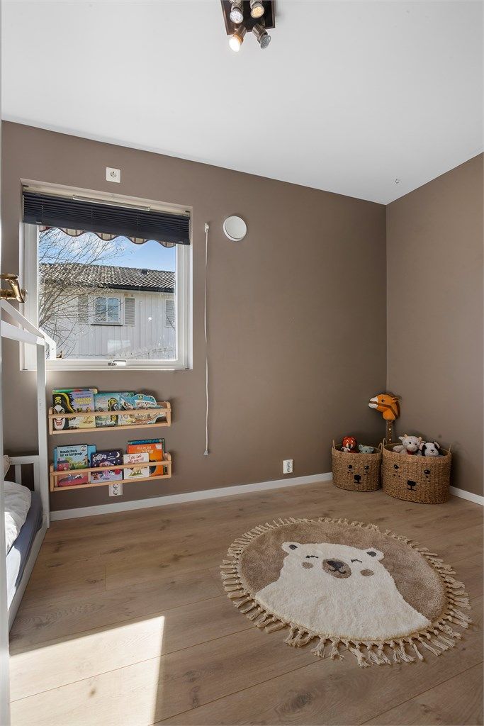Sjarmerende barnerom med plass tilpasset barnets behov. 