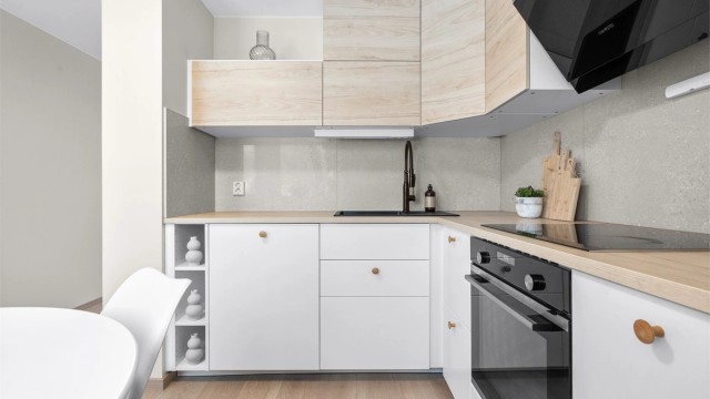 Kjøkken - godt med skap- benkeplass