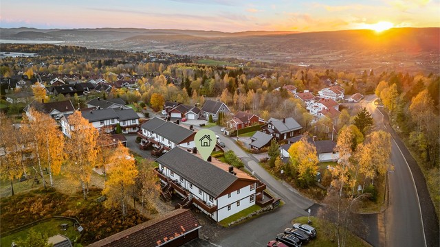Nærmiljøet kan beskrives som særdeles barnevennlig og attraktivt.