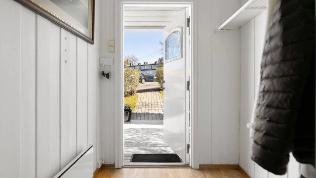 Romslig entré med plass for yttertøy og sko