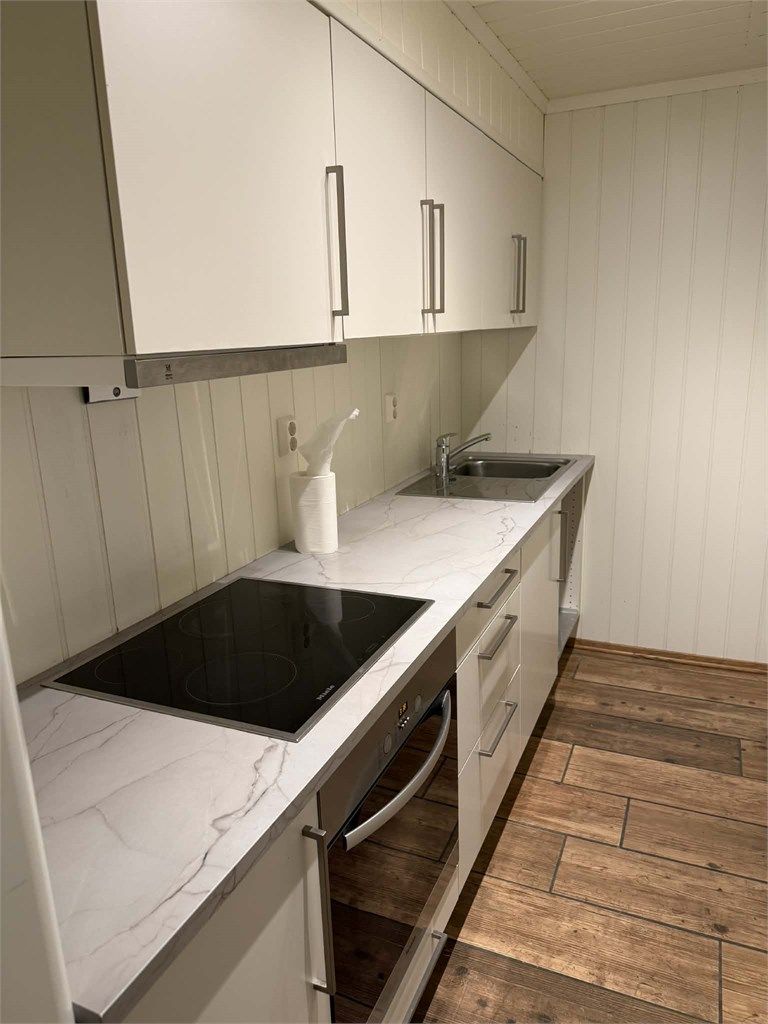 Bod i underetasje innredet som kjøkken