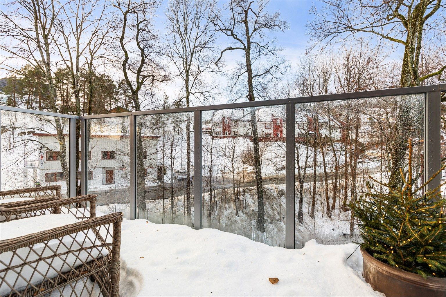 Balkongen er på 5 kvm og har godt med kveldssol