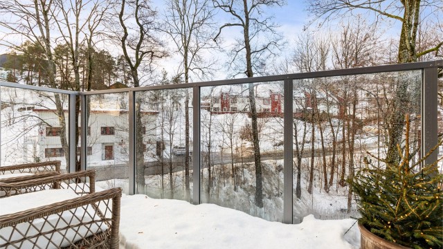 Balkongen er på 5 kvm og har godt med kveldssol