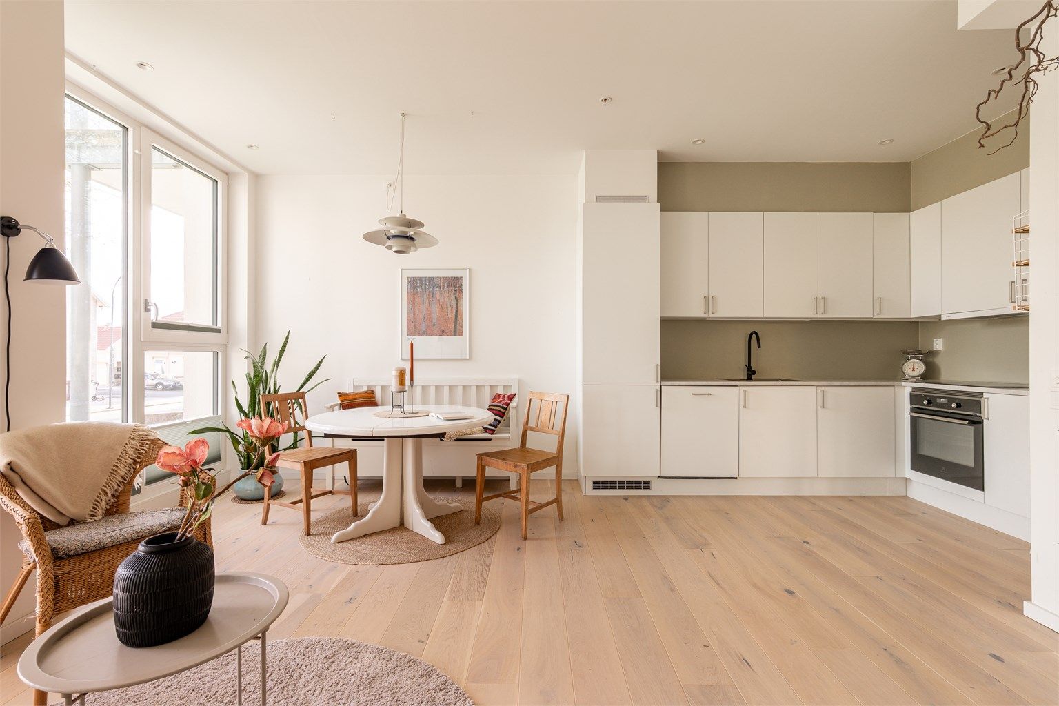 Leiligheten ble ferdigstilt i 2023 med moderne standard og gulvvarme i alle rom - hovedsakelig vannbåren. Fotograf; Kristoffer Kristiansen.