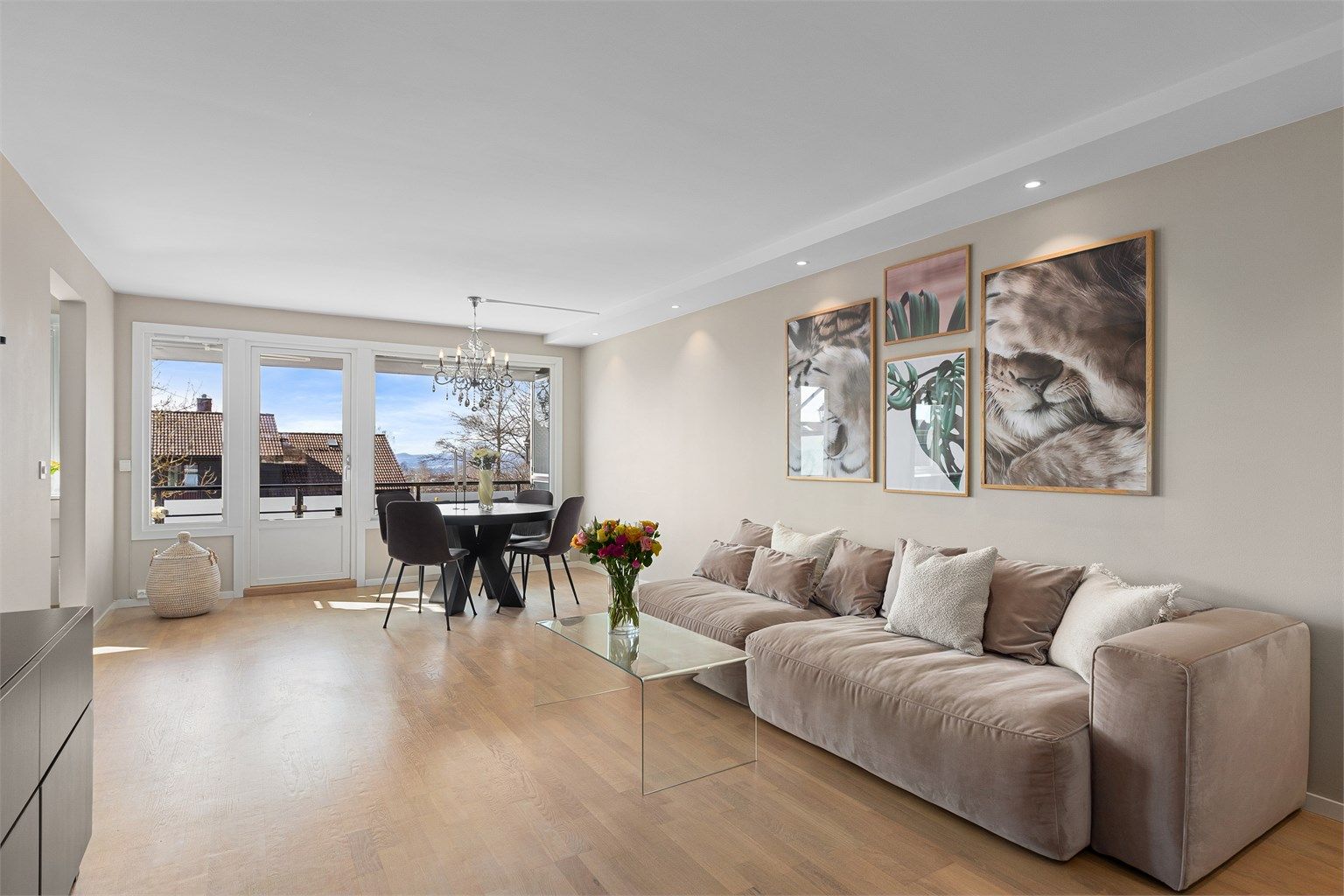 Velkommen til Grefsenkollveien 9C – en lys og innbydende leilighet med svært attraktiv beliggenhet på Grefsen