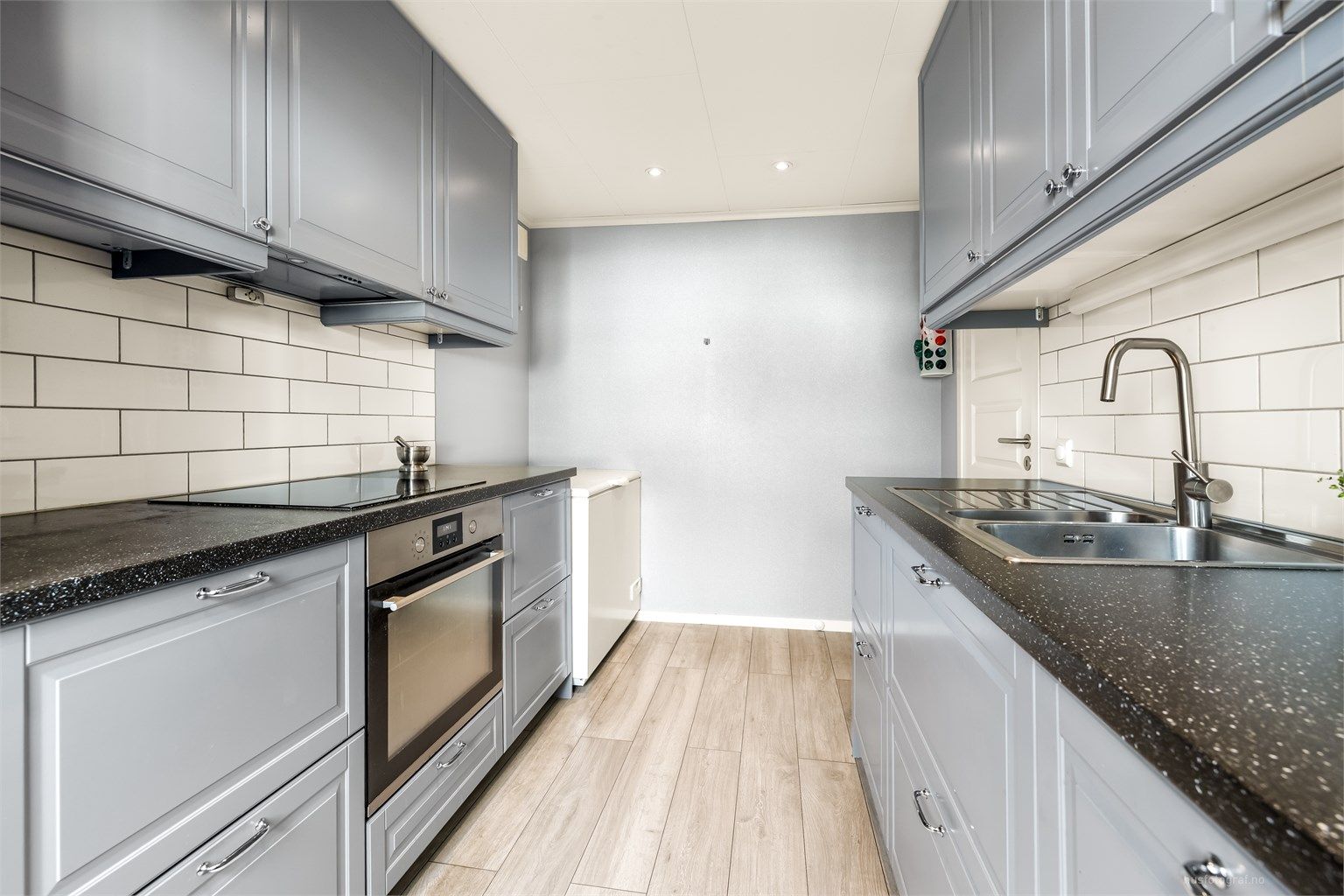 Godt med skap- og benkeplass.