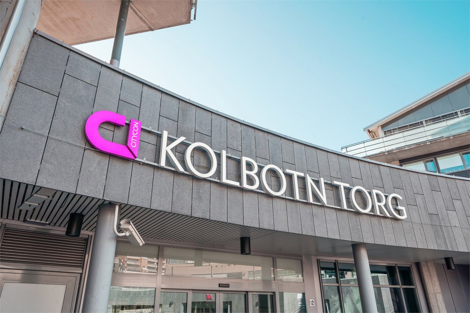 Område - Butikker og servicetilbud på Kolbotn Torg en kort gangtur fra boligen