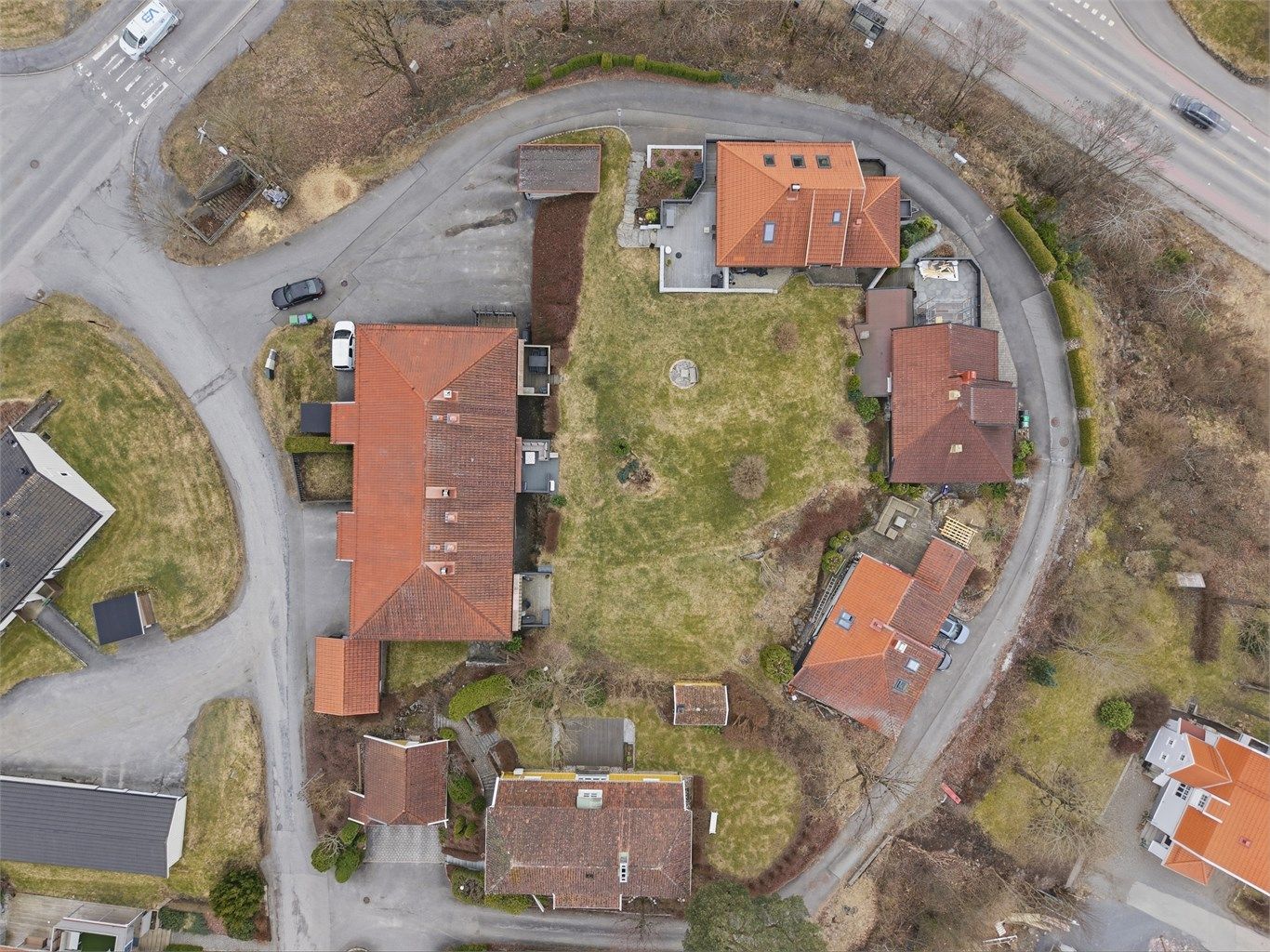 Grøntområde i midten er felleseid med naboen rundt. 