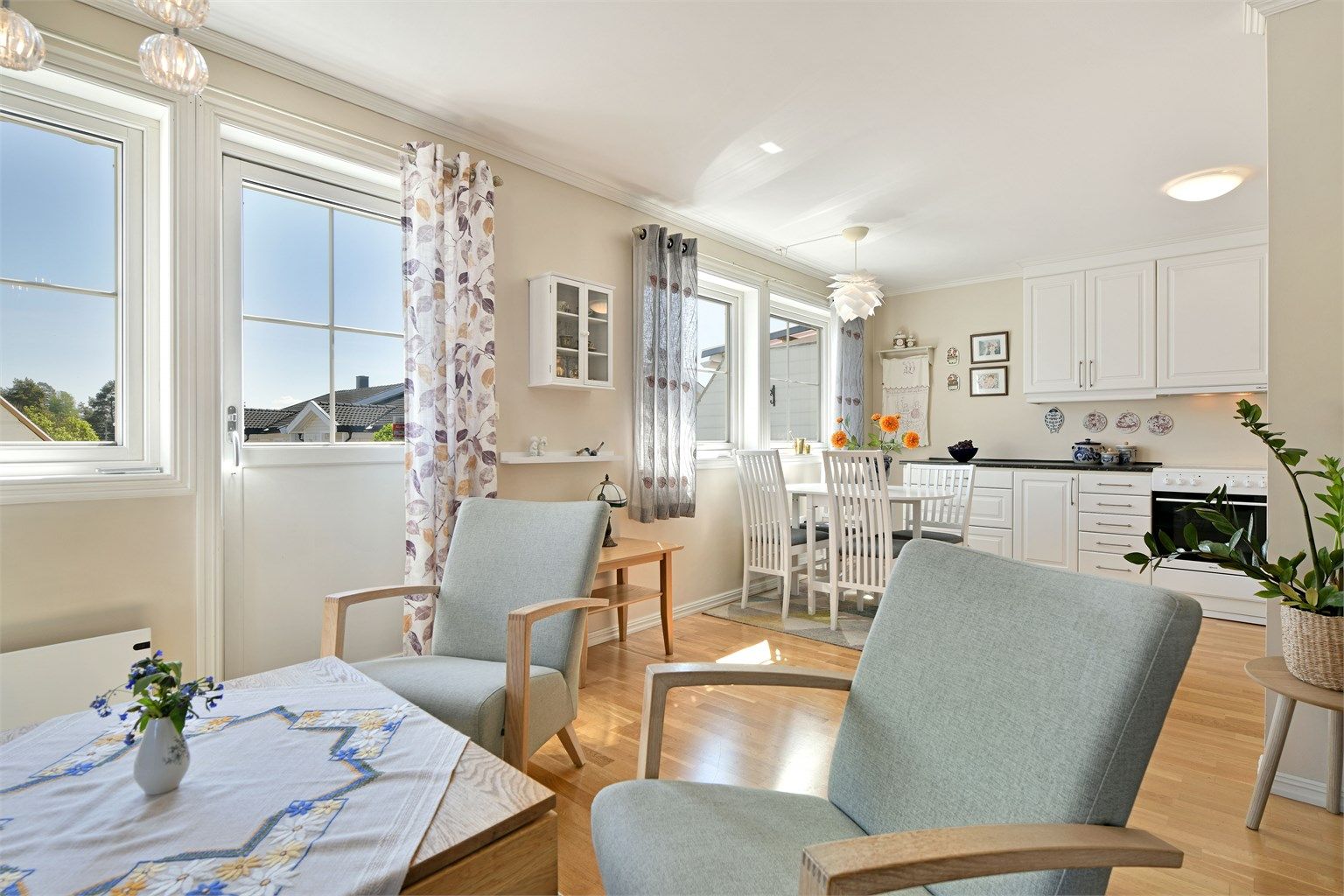 Matas Jakubonas v/Krogsveen presenterer Beverveien 24A - liten enebolig i kjede med alt på ett plan - trappefri adkomst - 2 soverom - sentral beliggenhet - garasjeplass