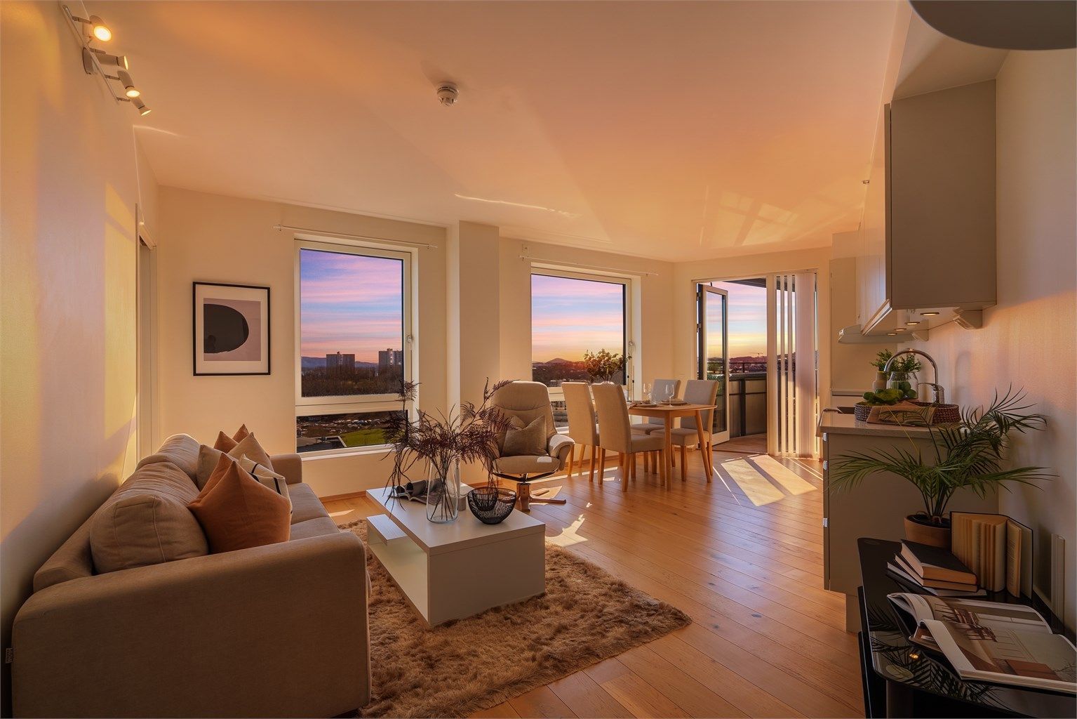 Nydelige soloppganger og sene ettermiddager kan nytes på balkongen og i leiligheten. 