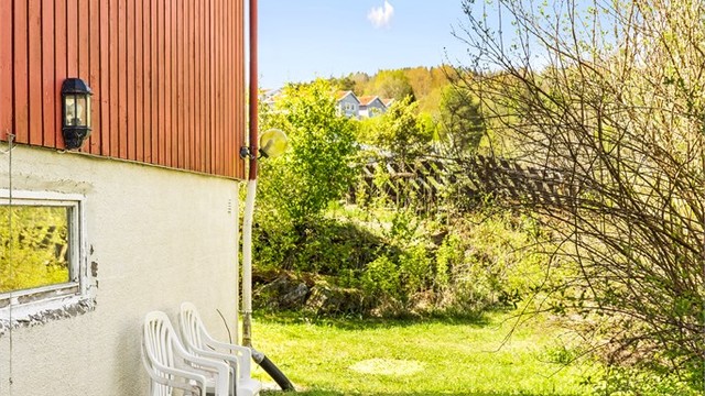 Boligen er tilknyttet et privat minirenseanlegg.
