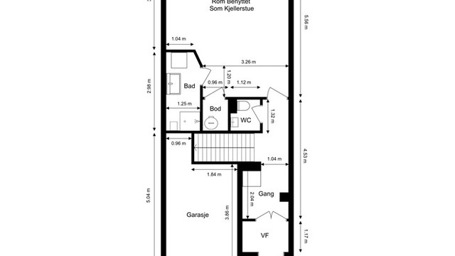 Underetasjen er praktisk innredet med entré, toalettrom, bad, bod og et innredet rom.