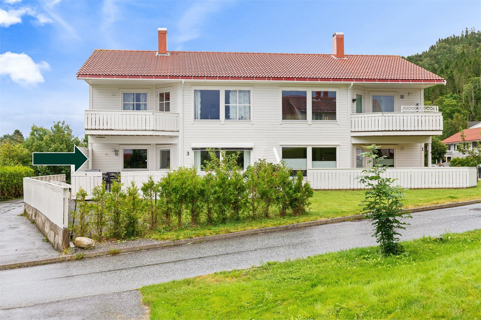 Velkommen til Storegjerde 3, en flott 3-roms eierleilighet med attraktiv beliggenhet presentert av Eiendomsmegler/Daglig leder Preben Willmann