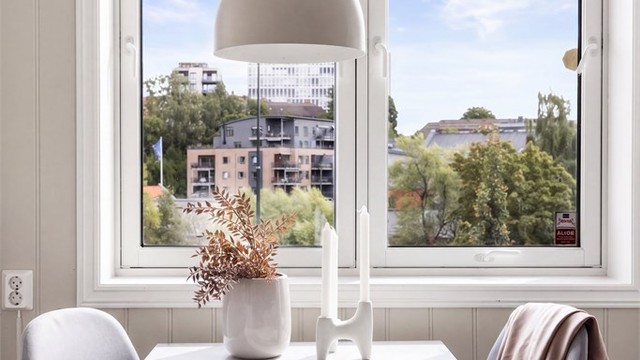 Hyggelig spiseplass på kjøkkenet