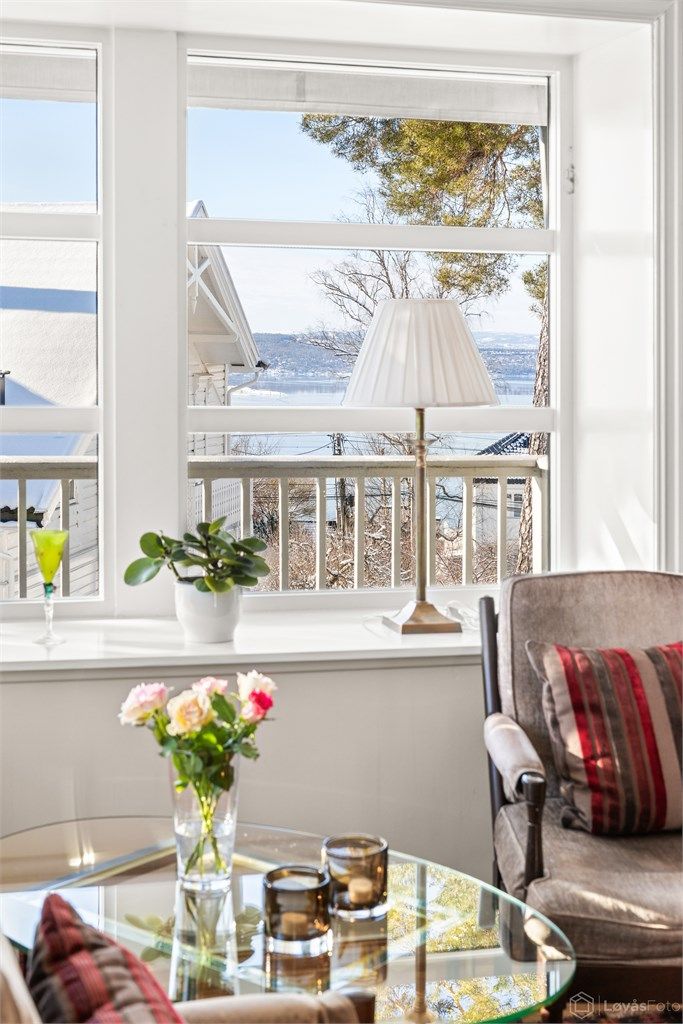 Fjordutsikt også fra stuen