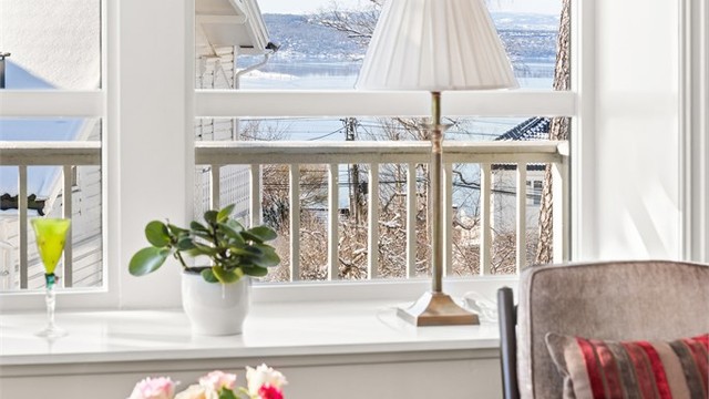 Fjordutsikt også fra stuen