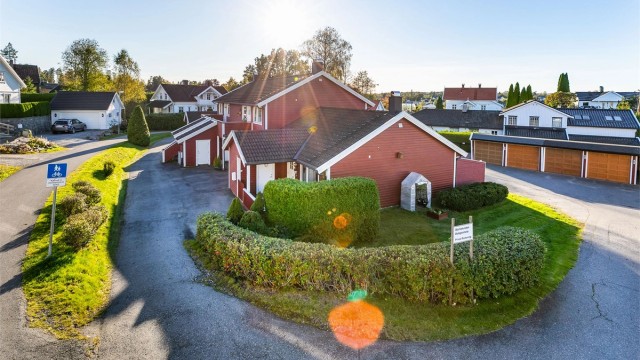 Det er muligheter for å dyrke/ha kjøkkenhage på terrasse og hageflekk.