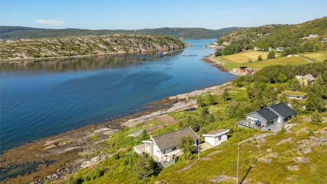 Råkvåg regnes som en av Norges best bevarte kystperler, et levende og sjarmerende tettsted med rik historie, hyggelig atmosfære og et pulserende sommerliv.