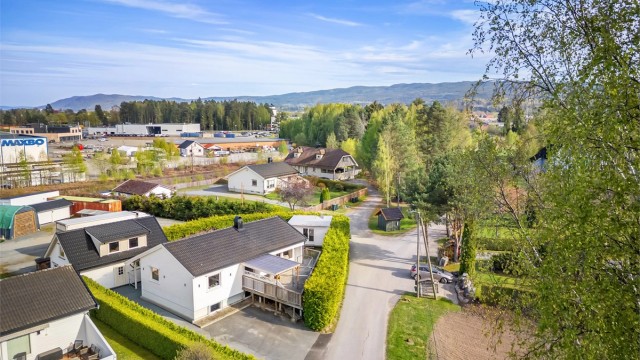 Her bor du i et sentrumsnært og familievennlig nabolag på Hokksund.
Foto: Ole Thorgeir Solheim Thoresen