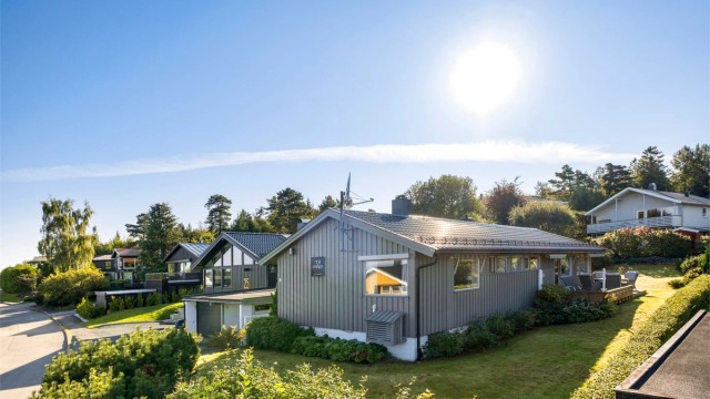 Her bor man med kort vei til en rekke servicetilbud, gode kollektivmuligheter og fantastiske turområder.