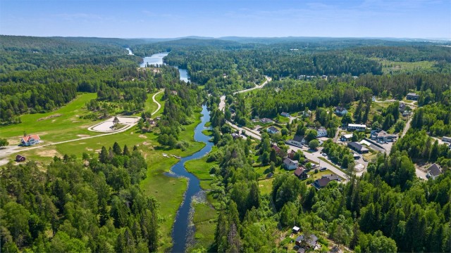 Fra boligen kan man padle ut i vannet "Langen"