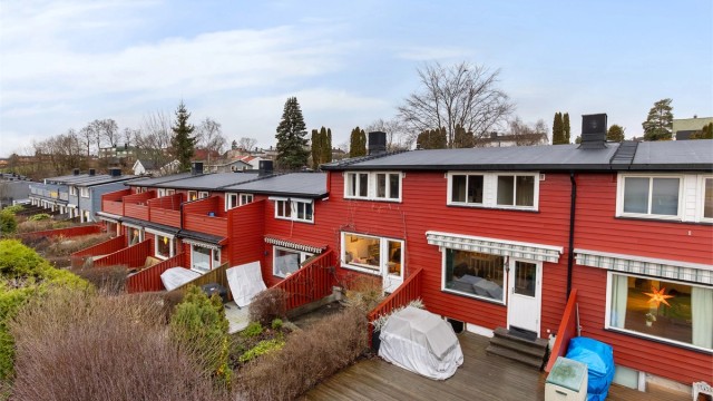 Velkommen til Disenveien 16A, et koselig rekkehus med barnevennlig beliggenhet. Foto: Petter Tanum Larsen