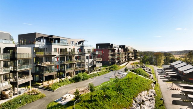 Leiligheten i Rådalslia 7 presenteres av Jørgen Sande Johansen i Krogsveen.