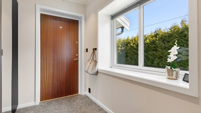 Lys og romslig entré