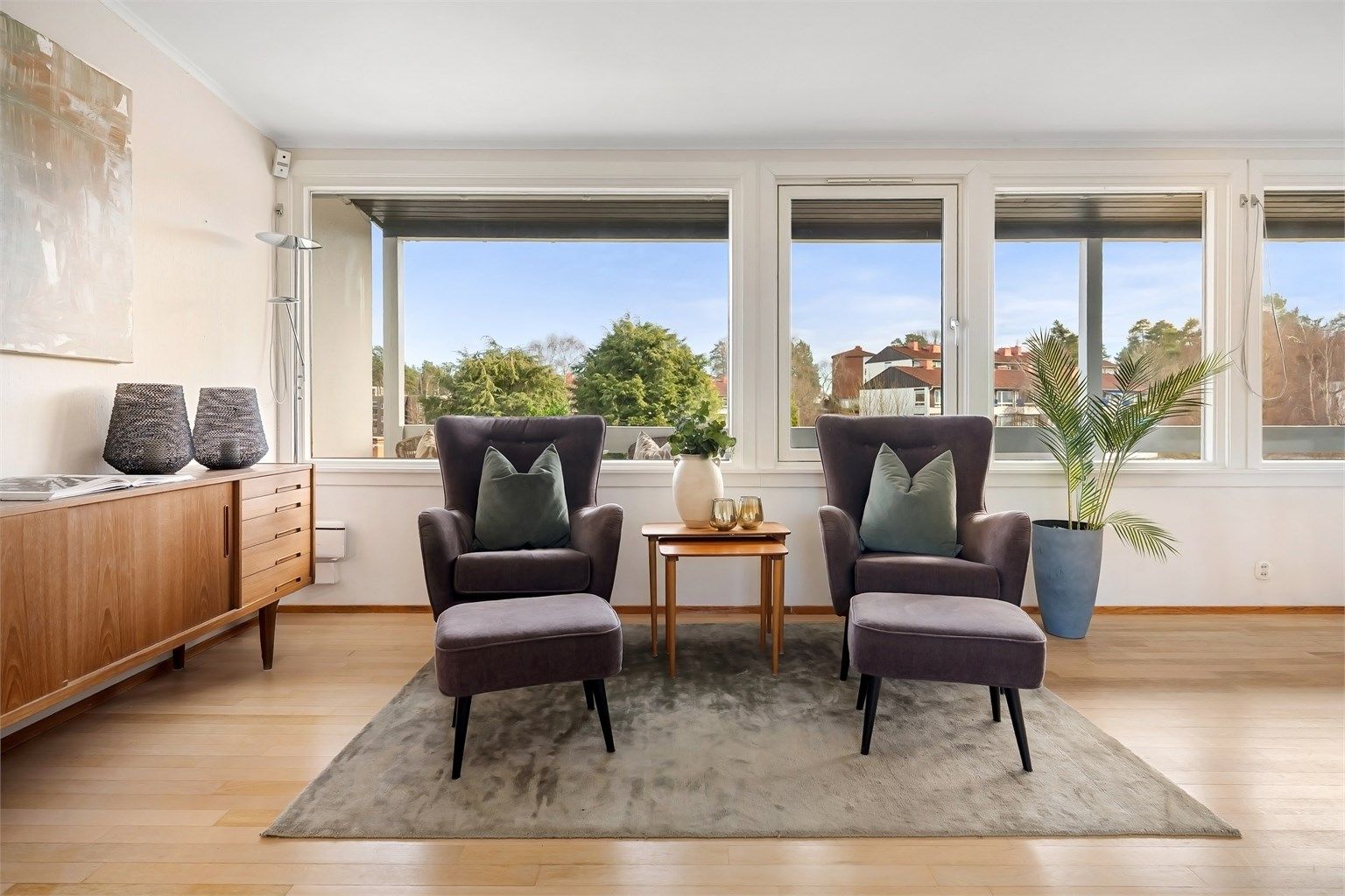 De store vinduene gir en god romfølelse