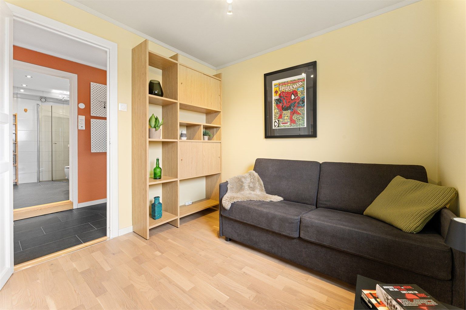 Rommet egner seg godt som barnerom, gjesterom eller kontor.