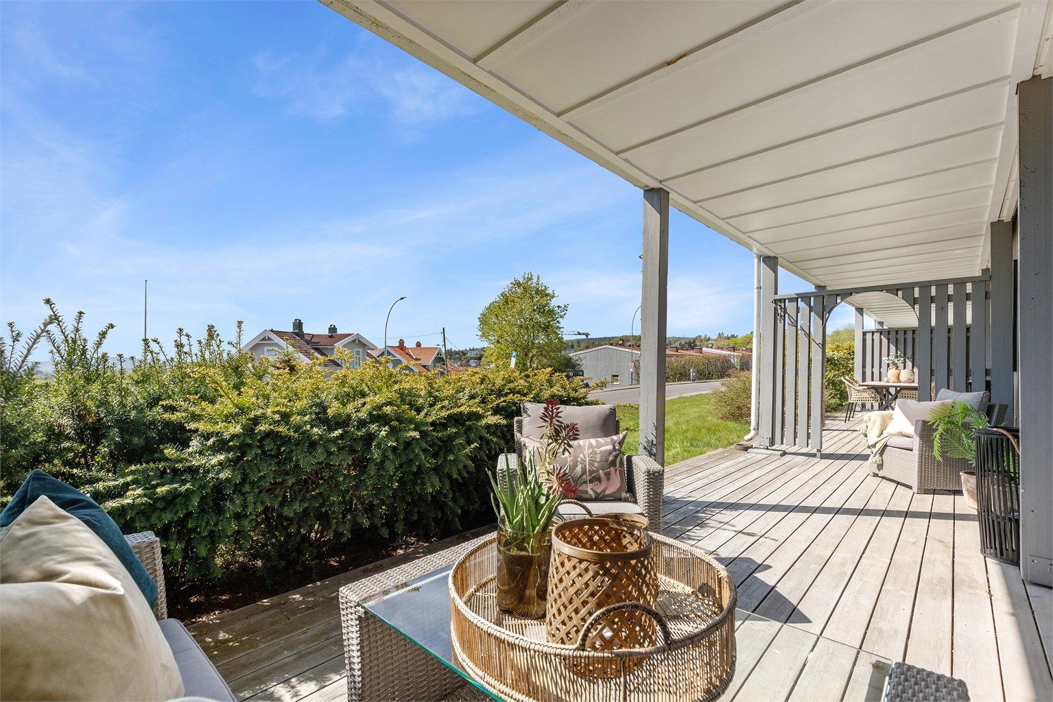 Herlig terrasse med gode solforhold og utsikt