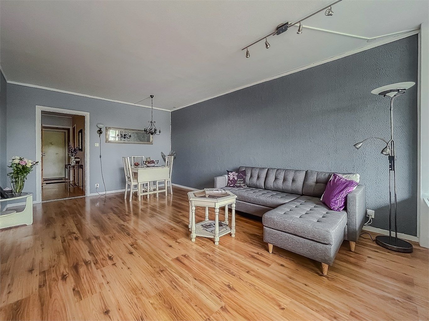 Flere møbleringsmuligheter i stuen. 