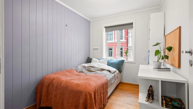 Det tredje soverommet er også romslig, med god plass til både seng og garderobeløsning.