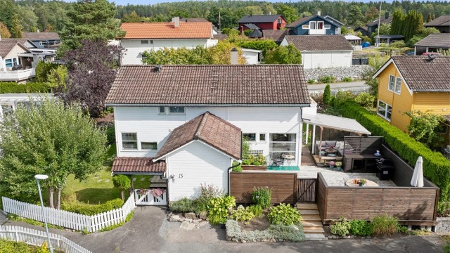 Velkommen til Reineveien 15! - Presentert av Elisiff Wennersgaard v/Krogsveen. Foto: Per O. Skjellnan v/Efkt