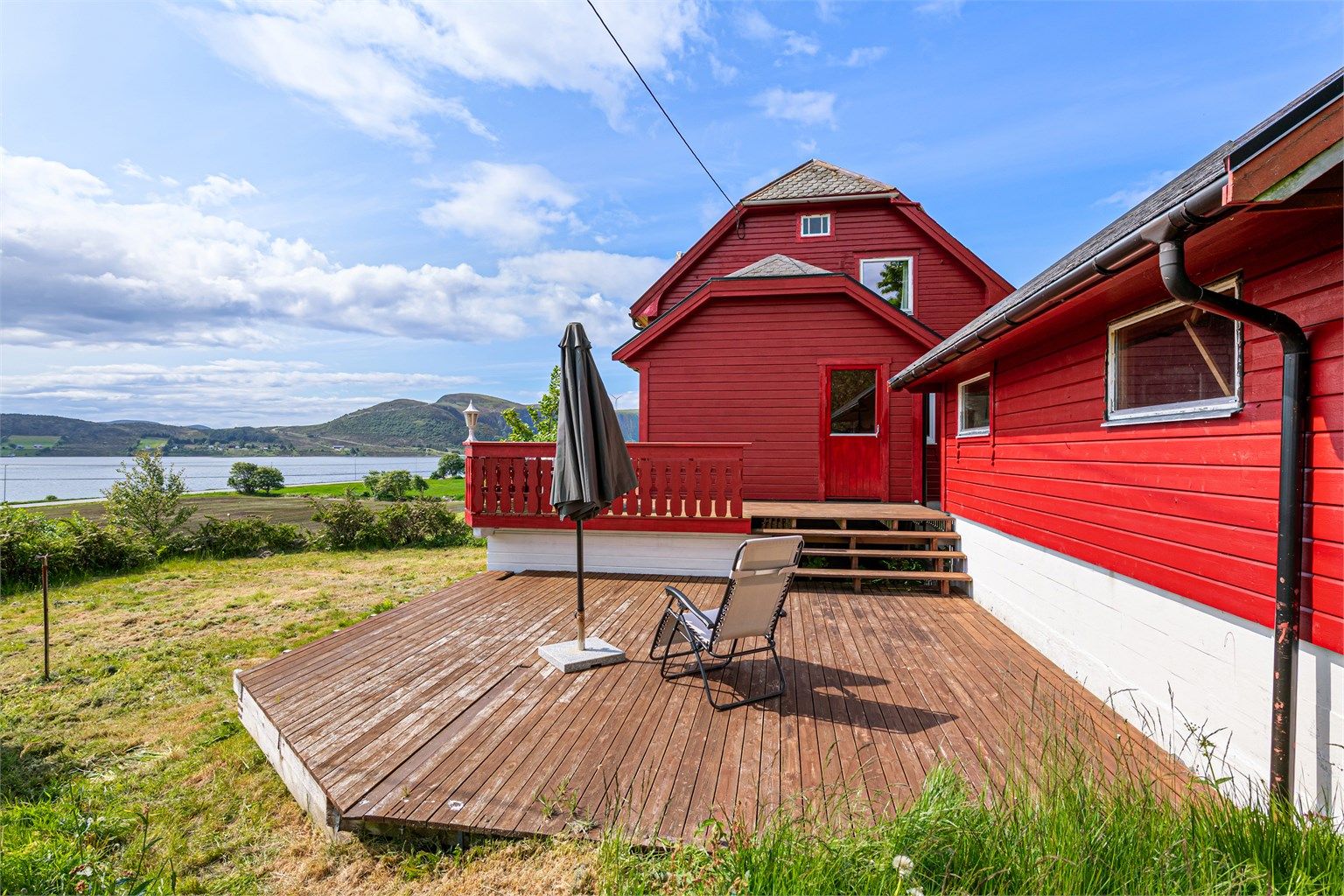 Uteplass ved garasjevegg