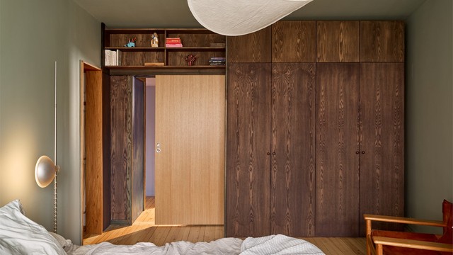 Plassbygget garderobe medfølger.