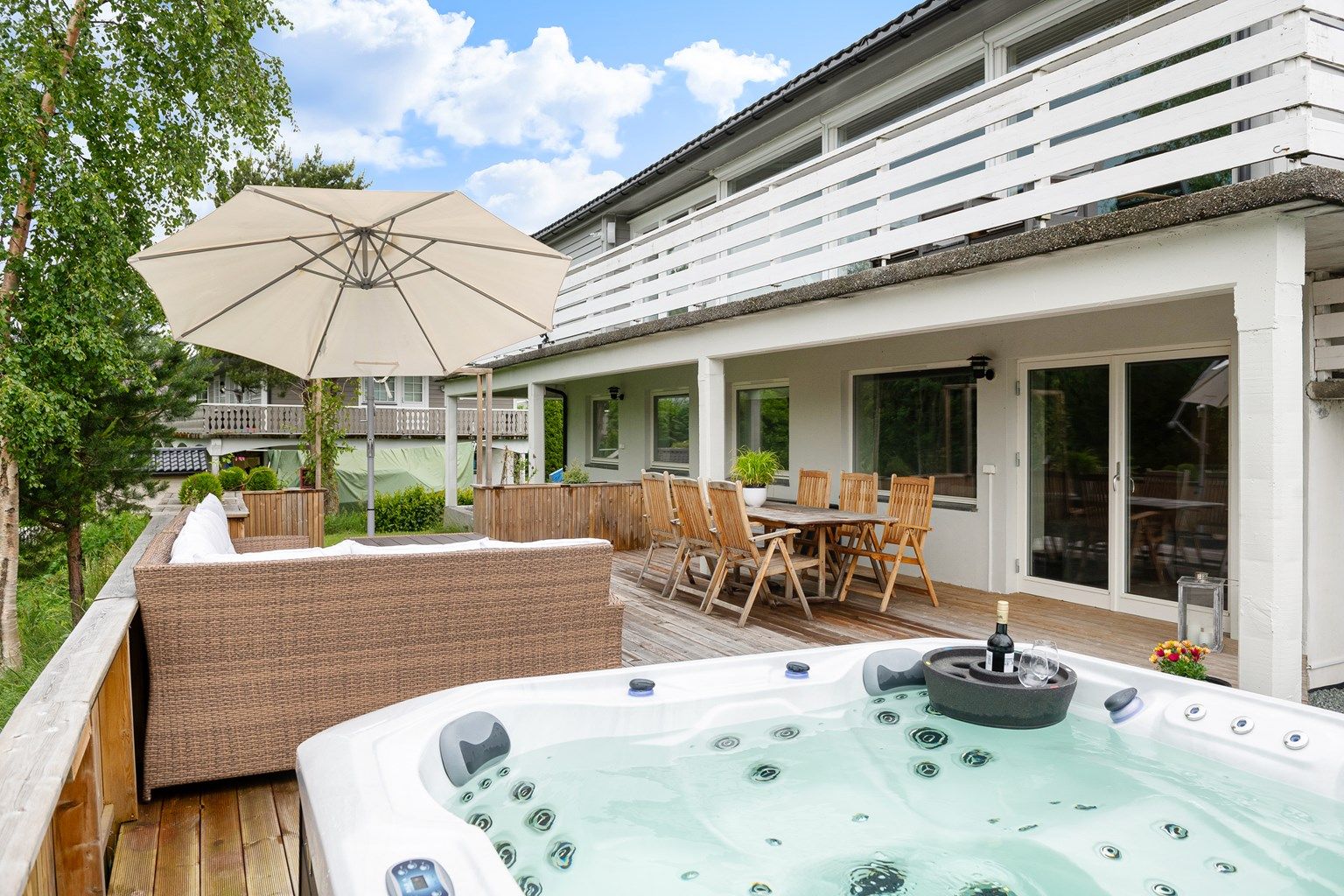 Stor og flott markterrasse mot syd 