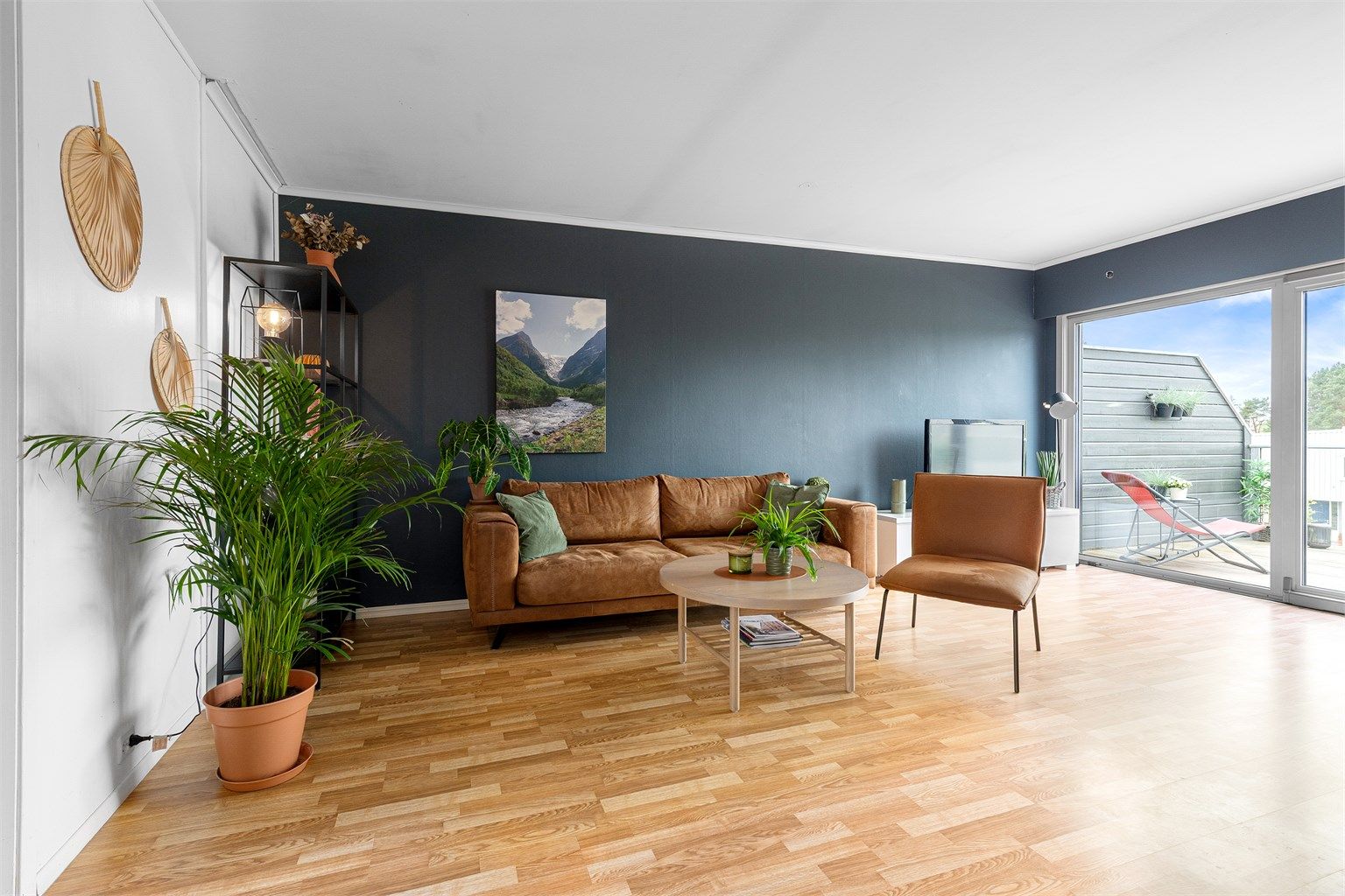 Stor, lys og åpen stue. 