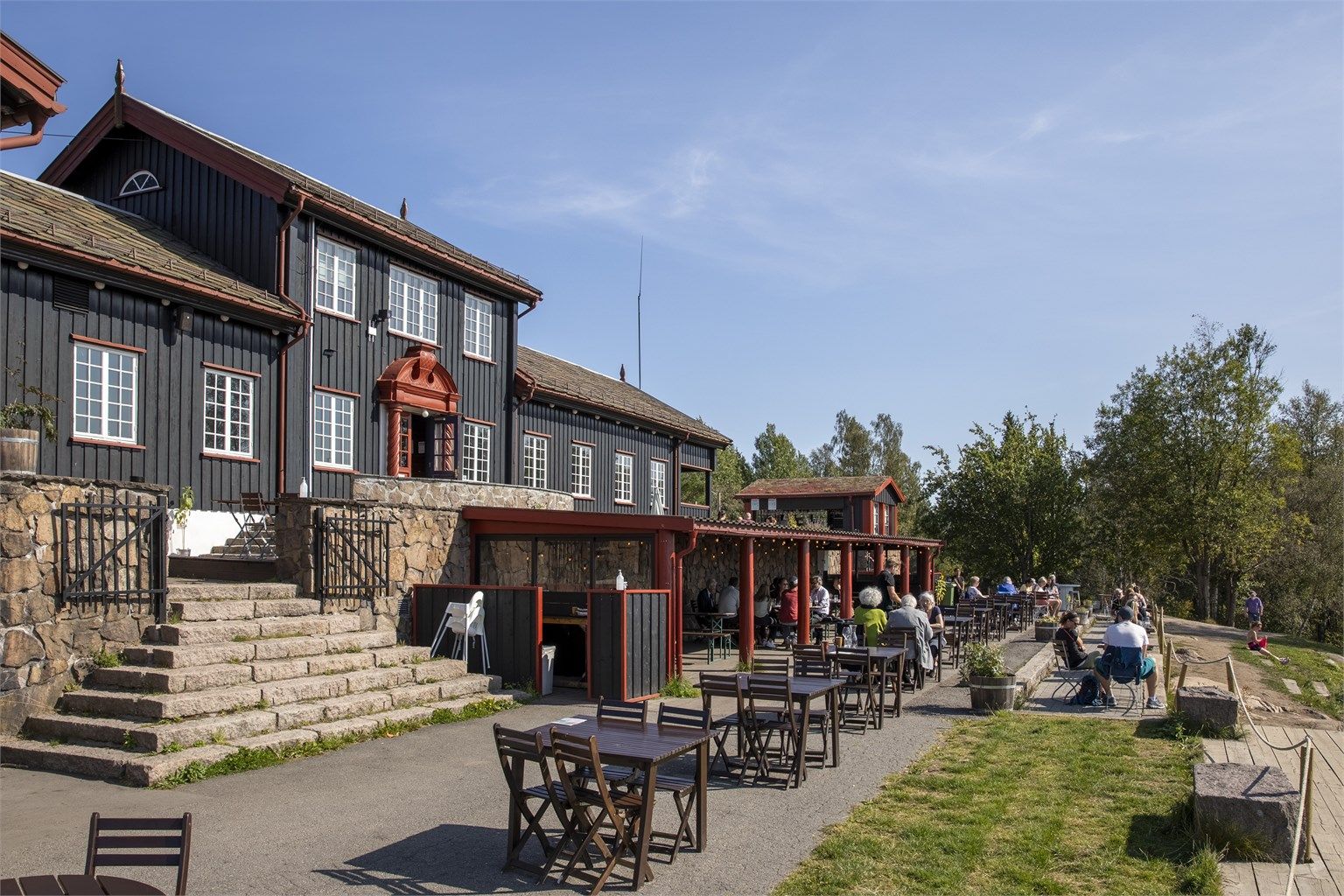 Grefsenkollen er en fin gåtur unna, her kan du nye god mat og uslåelig utsikt