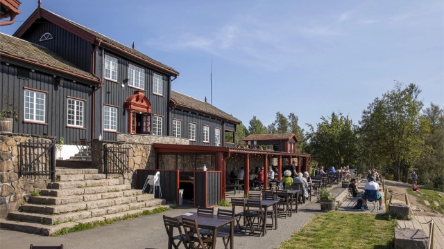 Grefsenkollen er en fin gåtur unna, her kan du nye god mat og uslåelig utsikt