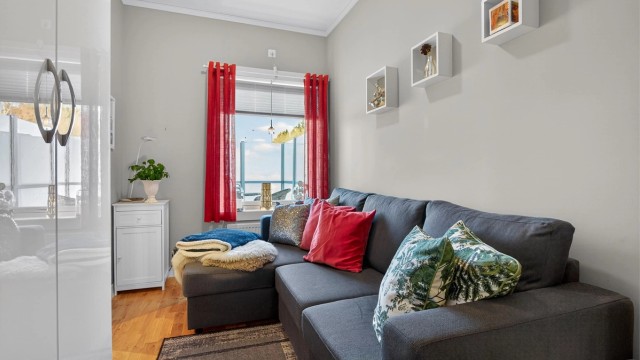 Soverom 2 er på 8 kvm og kan fint benyttes som kontor eller barnerom hvis ønskelig.