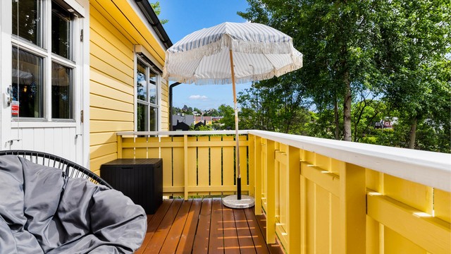 Sydvent balkong på 6 kvm med adkomst fra stuen/spisestuen