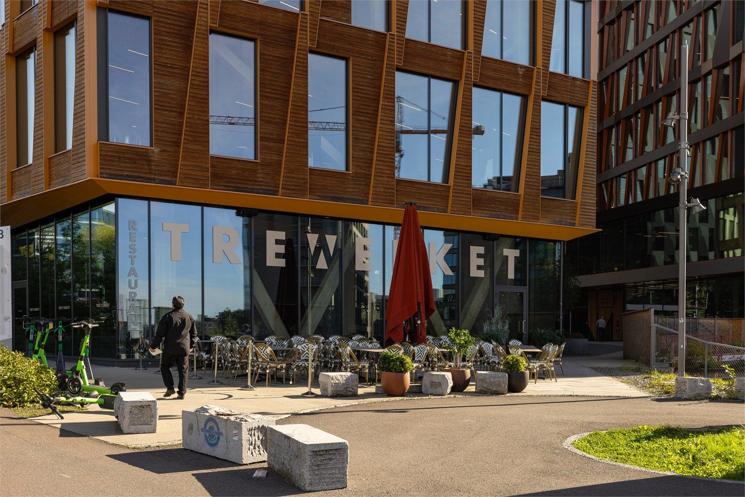 Hverdagslogistikken er enkel med kort vei til butikker, kafeer og servicetilbud.